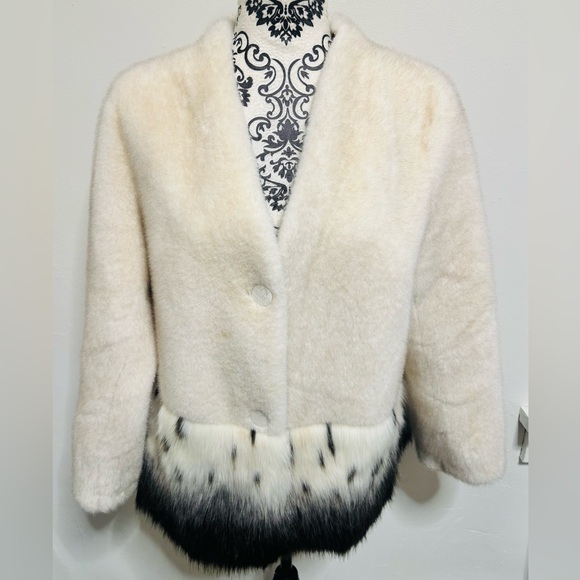 CHICYOU black and white faux fur Coat Large - Picture 3 of 6